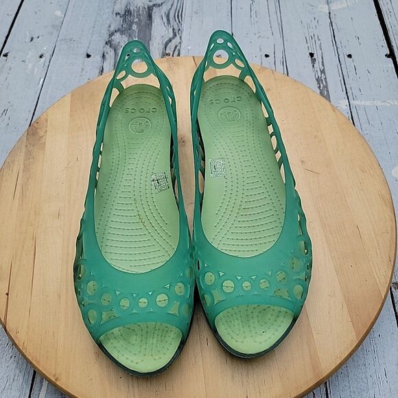 CROCS Womens Adrina III Flat Size 9 Green Slip On Sandal Shoe Cutouts Peep Toe - Picture 1 of 7